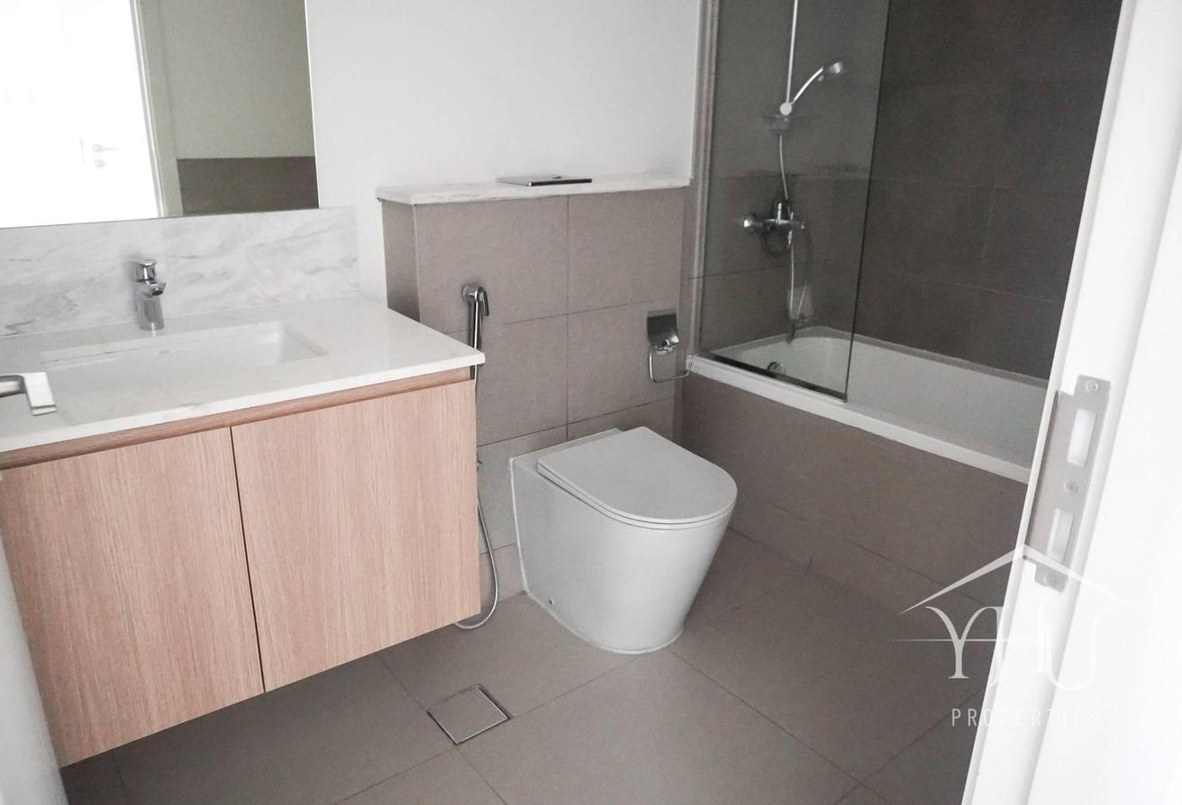Vacant Single Row | Close to Amenities | Spacious photo 17