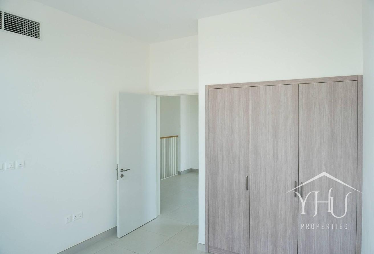 Vacant Single Row | Close to Amenities | Spacious photo 7