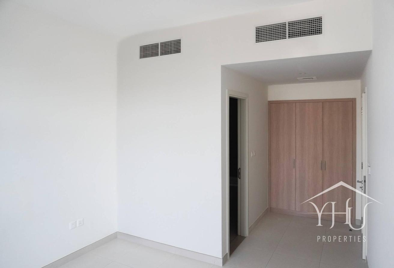 Vacant Single Row | Close to Amenities | Spacious photo 9