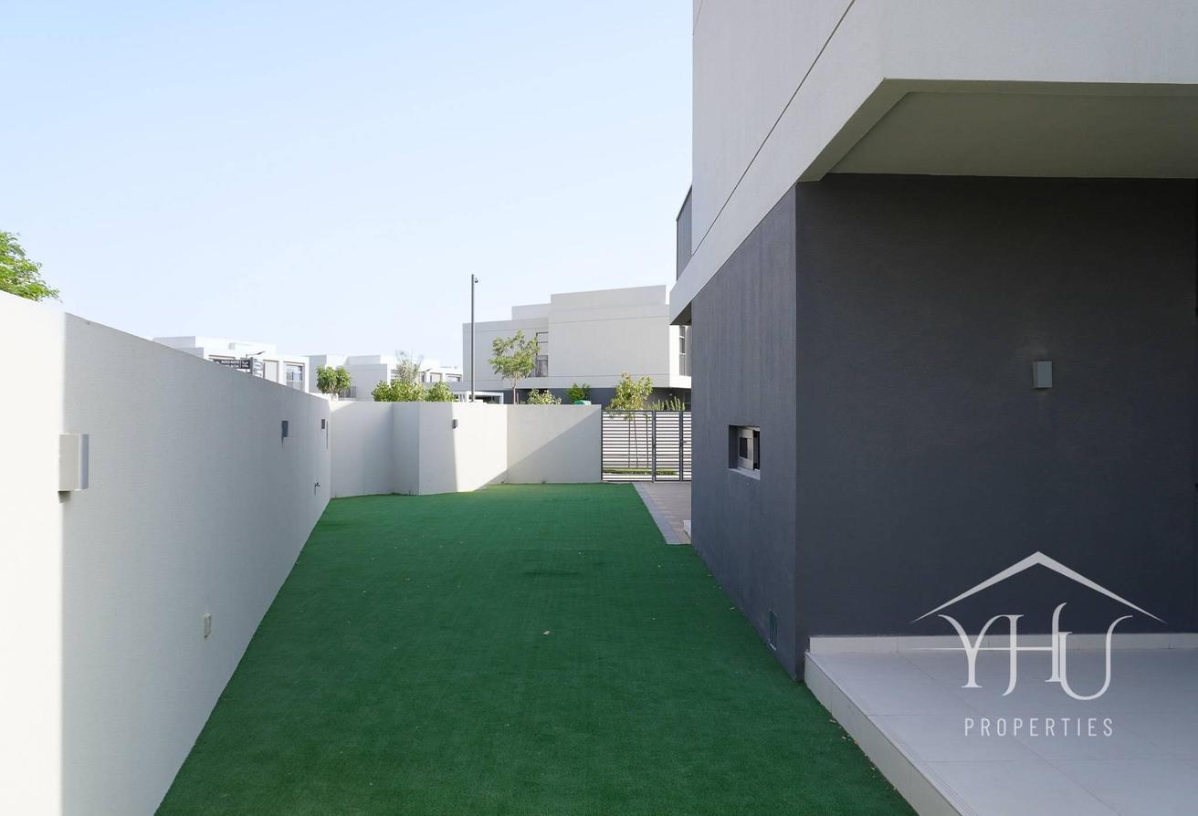 Vacant Single Row | Close to Amenities | Spacious photo 22