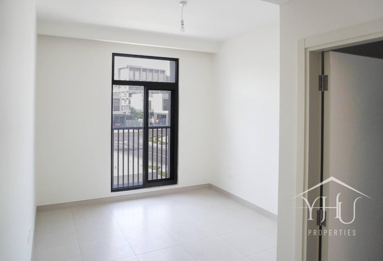 Vacant Single Row | Close to Amenities | Spacious photo 10