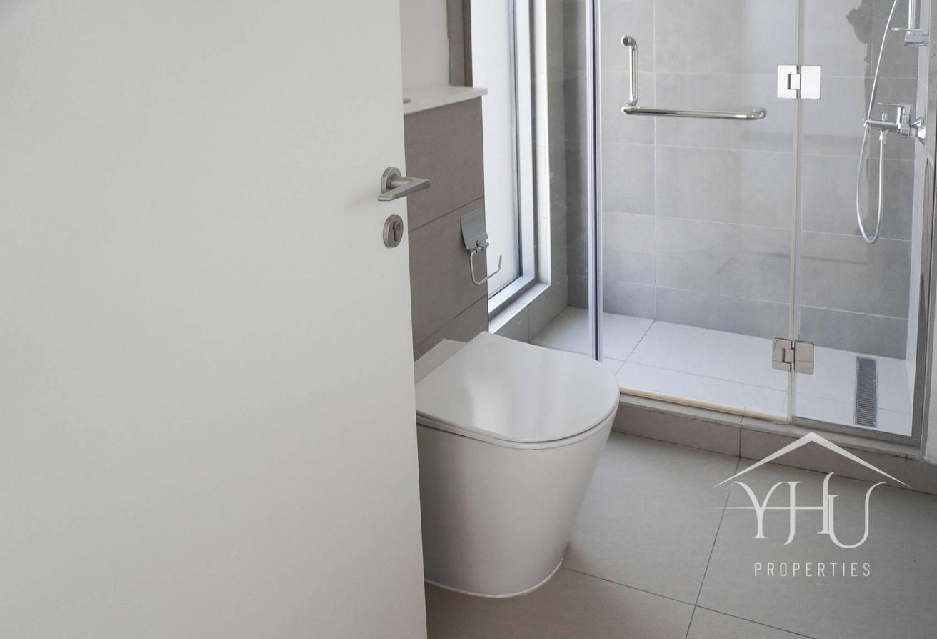 Vacant Single Row | Close to Amenities | Spacious photo 16