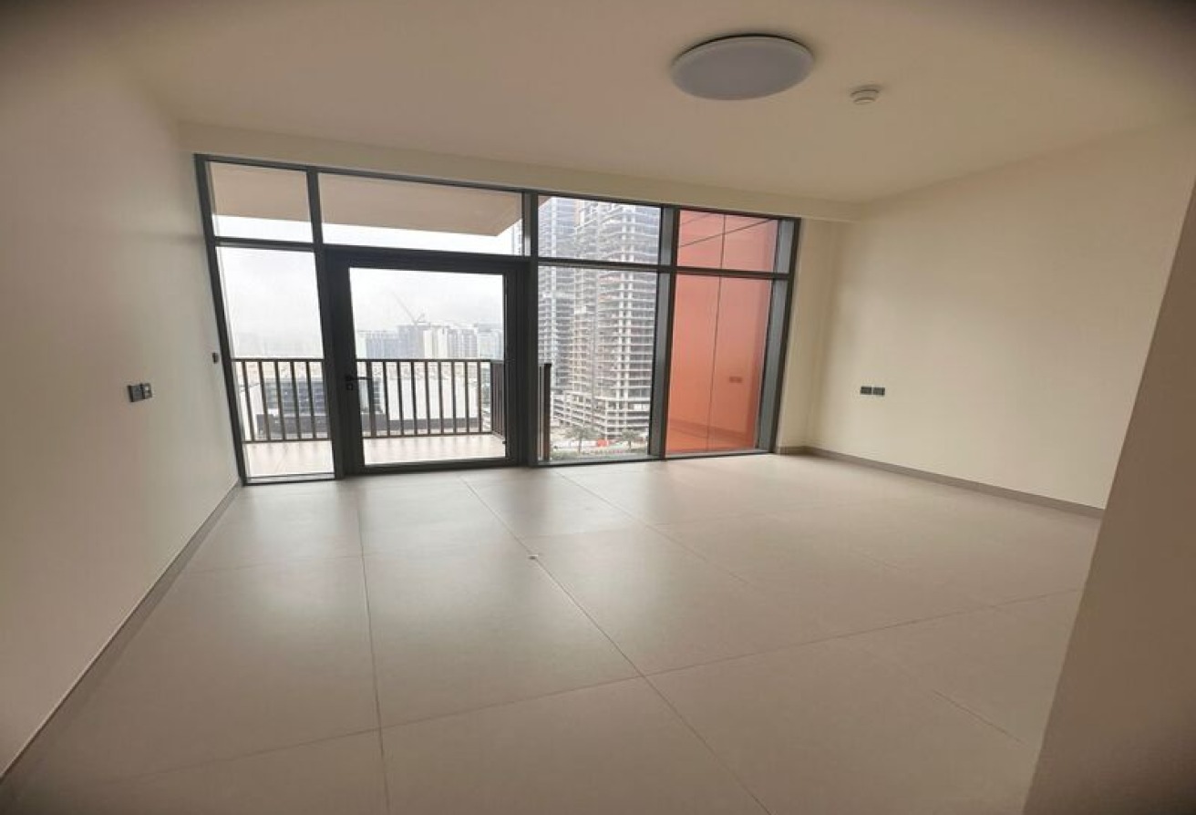 BRAND NEW I UNFURNISHED I 2 CHEQUES