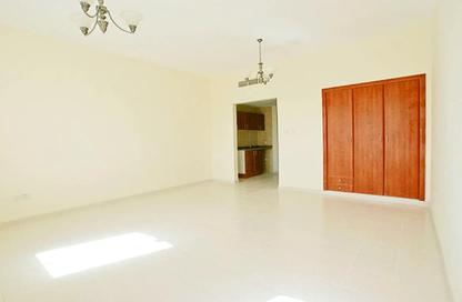 Apartment - Studio - 1 Bathroom for rent in Building Y22 - England Cluster - International City - Dubai