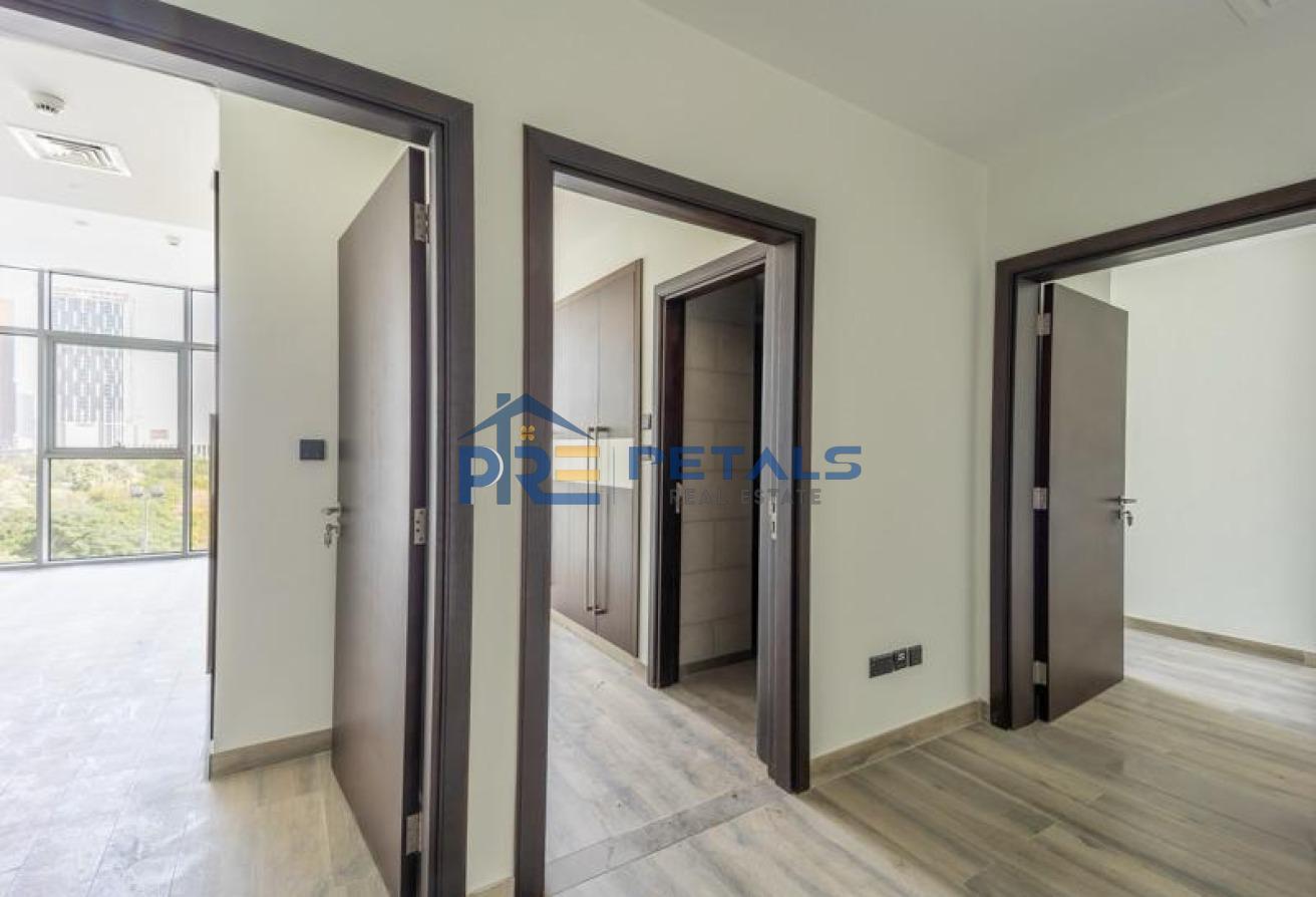 Huge Balcony | Unfurnished | Dubai Frame View photo 16