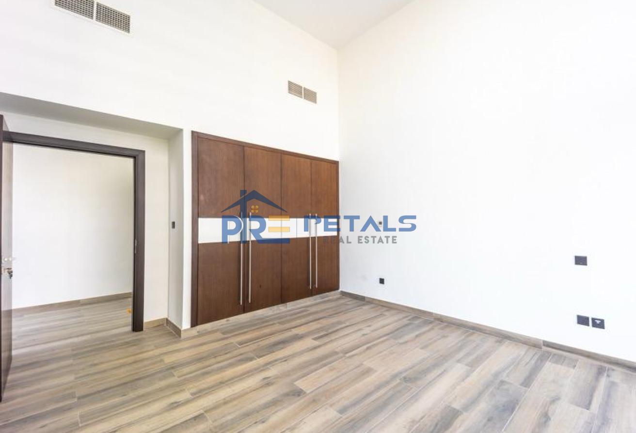 Huge Balcony | Unfurnished | Dubai Frame View photo 13