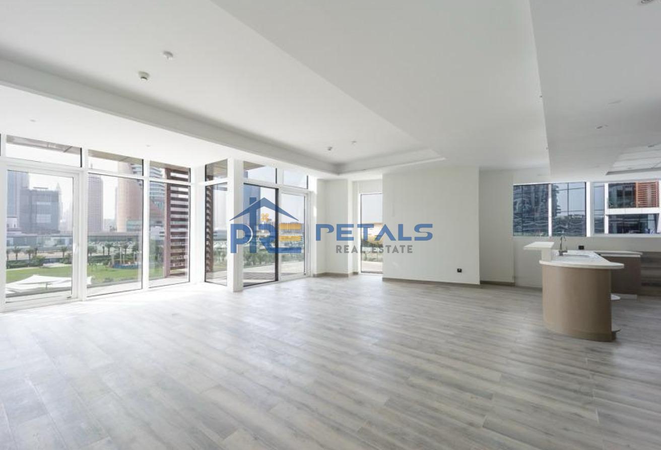 Huge Balcony | Unfurnished | Dubai Frame View photo 10