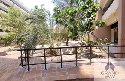 Apartment - 2 Bedrooms - 2 Bathrooms for rent in Zabeel Building - Al Karama - Dubai