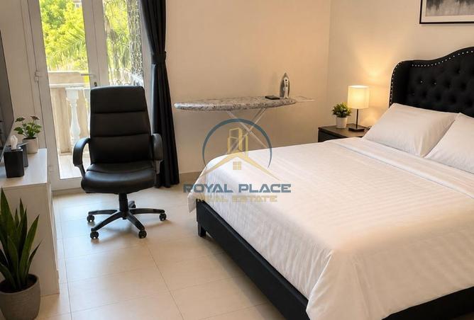 3bhk | Vacant | spacious | close to metro photo 3