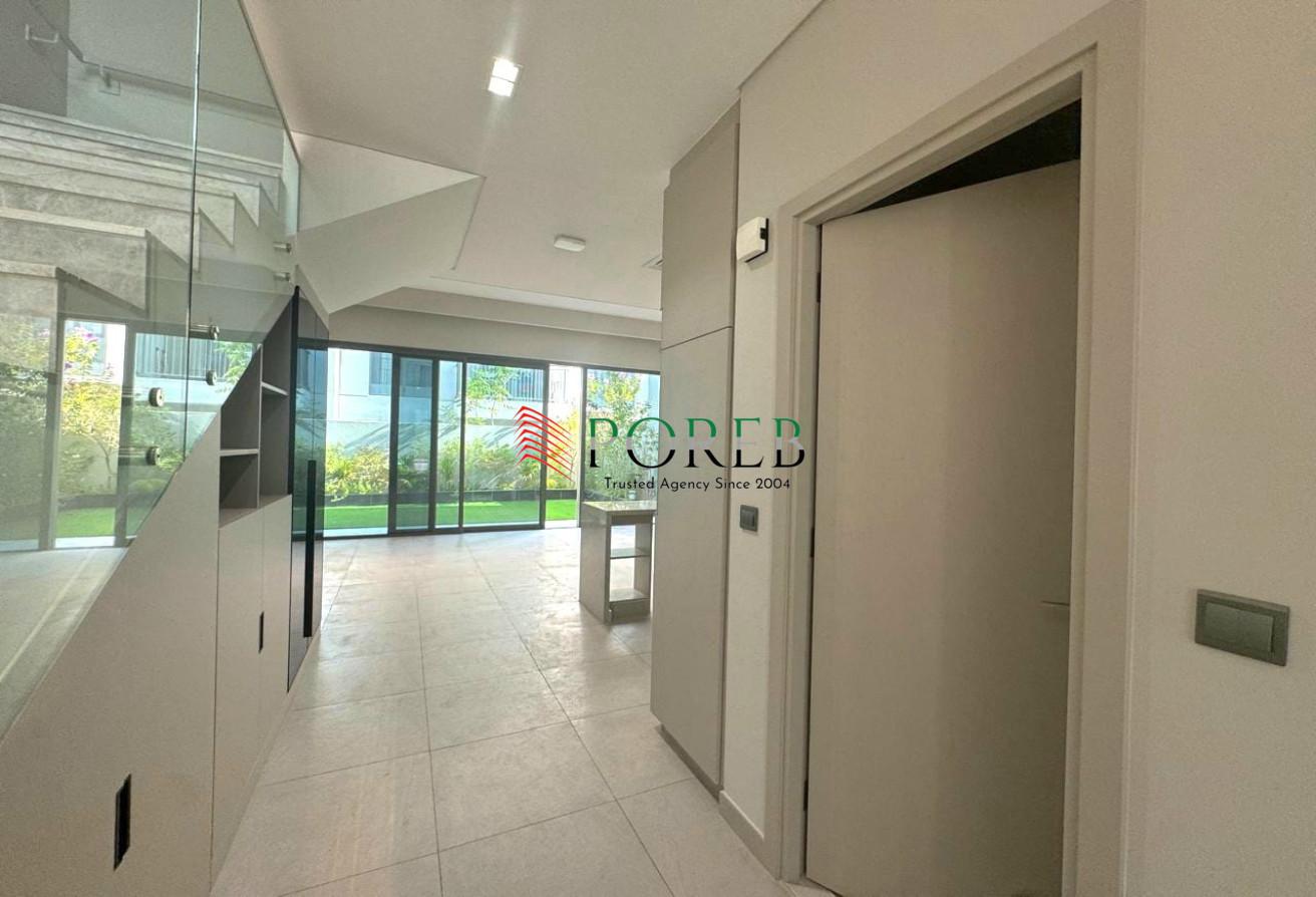Corner Unit | Mutiple Options | 3 BR + M photo 5