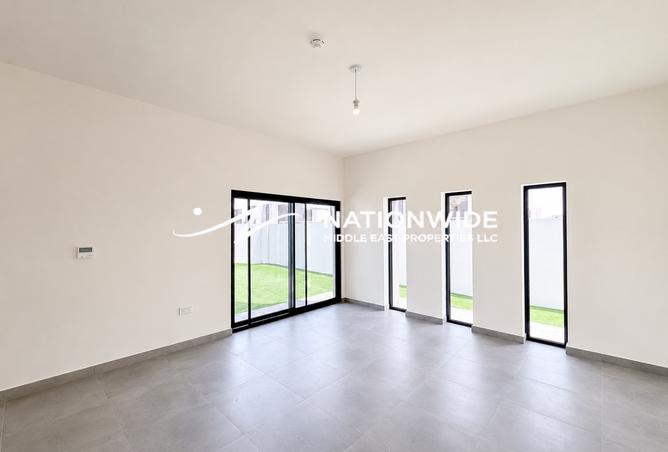 Vacant |Amazing 4BR|Spacious Layout| Prime Area — photo 2
