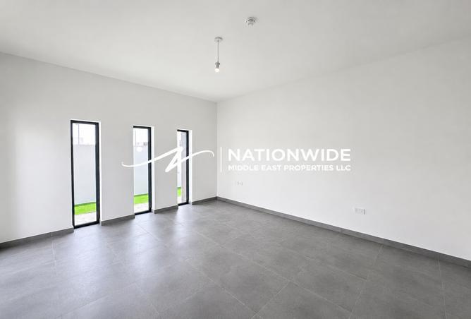 Vacant |Amazing 4BR|Spacious Layout| Prime Area — photo 3