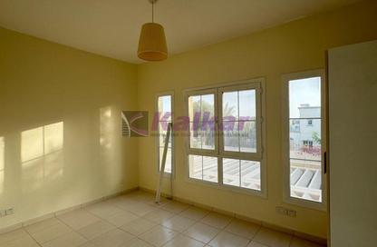 Villa - 2 Bedrooms - 3 Bathrooms for rent in Springs 6 - The Springs - Dubai