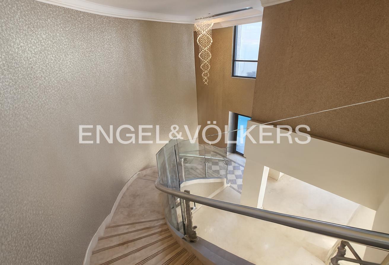 Vacant | Large Duplex | Private Pool photo 7