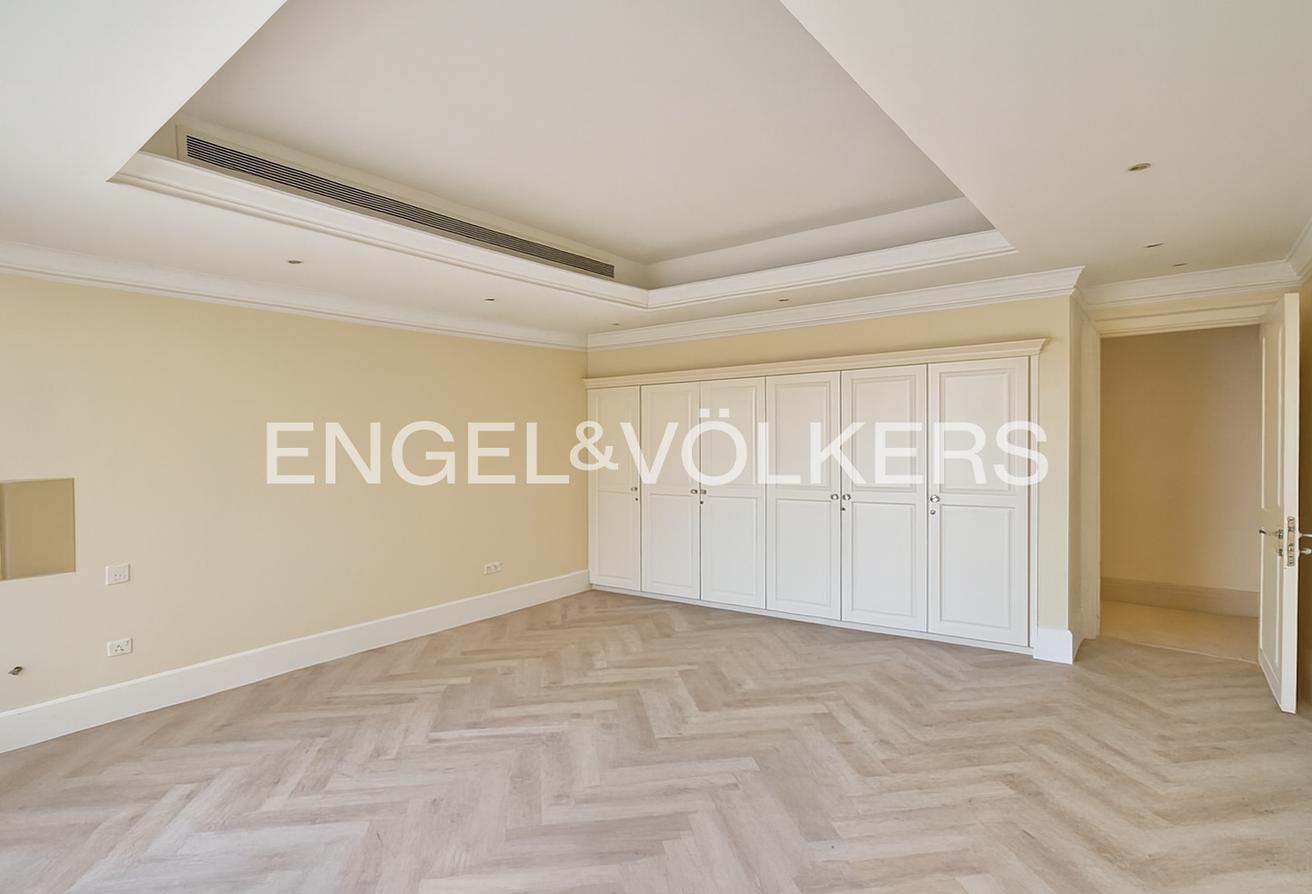 Vacant | Large Duplex | Private Pool photo 6