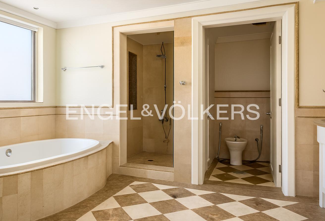 Vacant | Large Duplex | Private Pool photo 10
