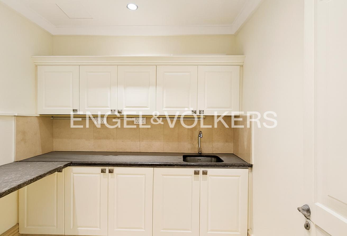 Vacant | Large Duplex | Private Pool photo 4