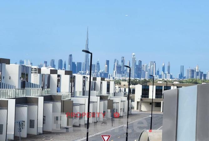 إيلي صعب | 4 غرف نوم + غرفة خادمة | غير مفروش