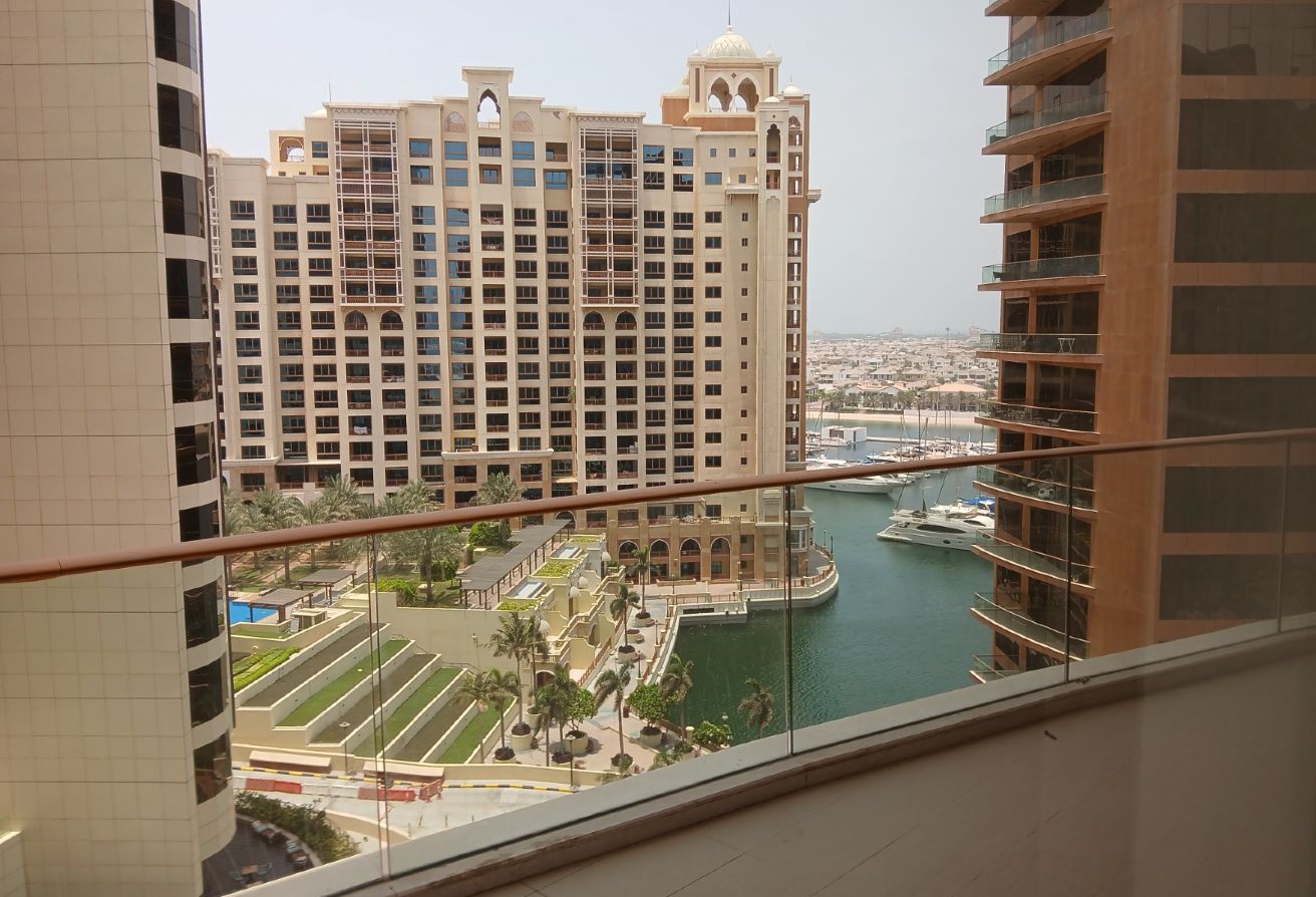 VACANT | ANDAZ HOTEL VIEW | SPACIOUS APARTMENT gallery image