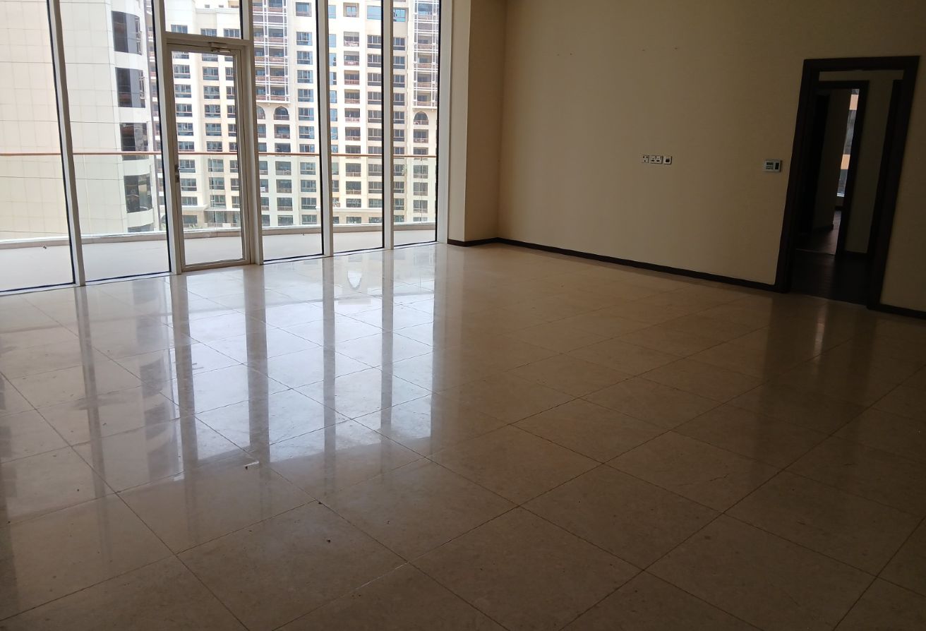 VACANT | ANDAZ HOTEL VIEW | SPACIOUS APARTMENT gallery image