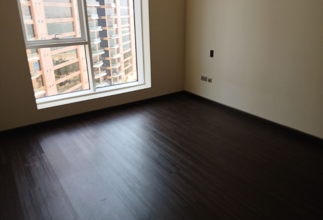 VACANT | ANDAZ HOTEL VIEW | SPACIOUS APARTMENT gallery image