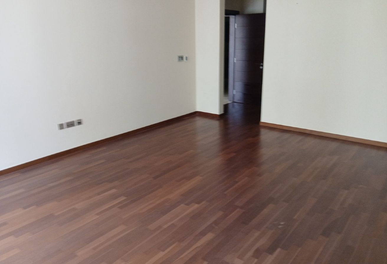 VACANT | ANDAZ HOTEL VIEW | SPACIOUS APARTMENT gallery image