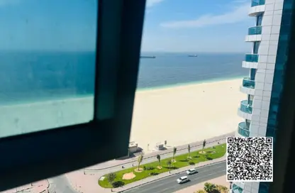 شقة - 3 غرف نوم - 4 حمامات للبيع في برج الكورنيش - طريق كورنيش عجمان - عجمان