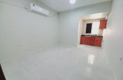 Apartment - Studio - 1 Bathroom for rent in Fire Station Road - Muwaileh - Sharjah
