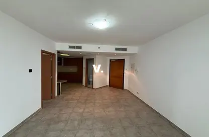 شقة - غرفة نوم - 2 حمامات للايجار في برج UP - شارع الشيخ زايد - دبي شقة - غرفة نوم - 2 حمامات للايجار في برج UP - شارع الشيخ زايد - دبي