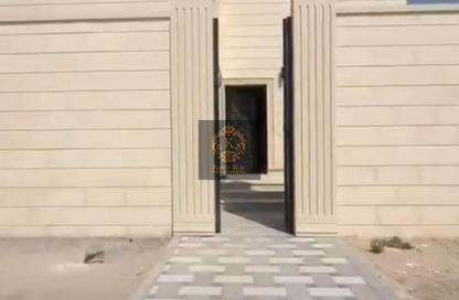 Villa - 2 - 2 for rent in Shakhbout City - Abu Dhabi