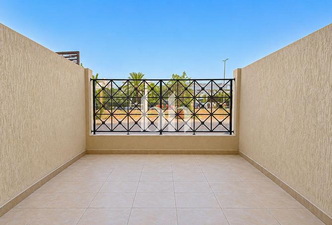 Unfurnished Studio | Large Terrace | Ready to Move photo 2