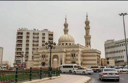 عمارة بالكامل - 8 غرف نوم - 8 حمامات للبيع في الغوير - الغرب - الشارقة