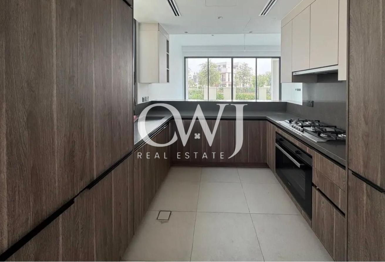 Closed Kitchen | Unfurnished | Multiple Cheques photo 4