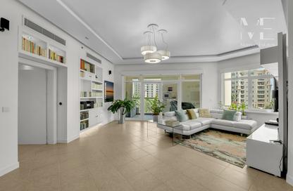 Apartment - 3 Bedrooms - 4 Bathrooms for sale in Jash Hamad - Shoreline Apartments - Palm Jumeirah - Dubai