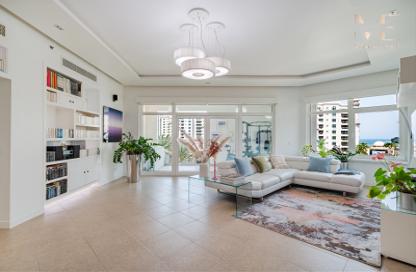 Apartment - 3 Bedrooms - 4 Bathrooms for sale in Jash Hamad - Shoreline Apartments - Palm Jumeirah - Dubai