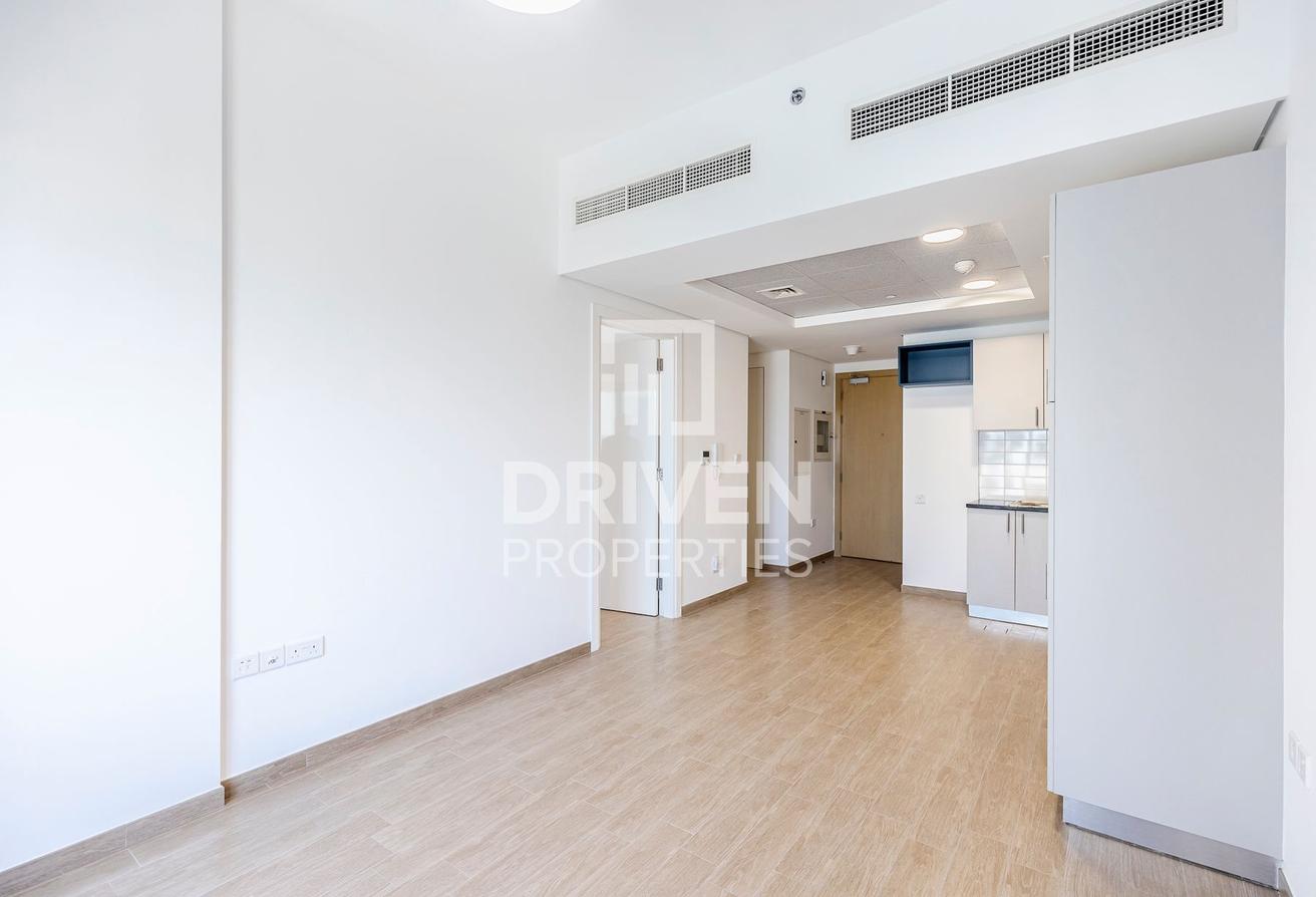 Well Maintained | Near Metro | Ready to Move In photo 4