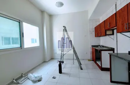 Apartment - Studio - 1 Bathroom for rent in Muwaileh - Sharjah