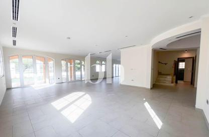 Villa - 5 Bedrooms - 5 Bathrooms for rent in District 4 - Jumeirah Park - Dubai