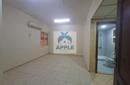 Apartment - Studio - 1 Bathroom for rent in Muwailih Building - Muwaileh - Sharjah