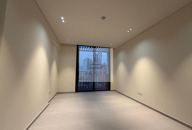 Brand New | Getting Furnished | Premium Studio photo 3