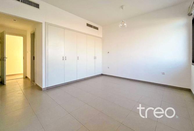 Corner Unit | Single Row | Family Living photo 3
