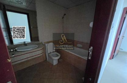 Apartment - 2 Bedrooms - 2 Bathrooms for rent in Corniche Tower - Ajman Corniche Road - Ajman