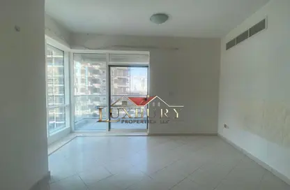 Apartment - 2 Bedrooms - 3 Bathrooms for rent in Hub Canal 2 - Hub-Golf Towers - Dubai Sports City - Dubai