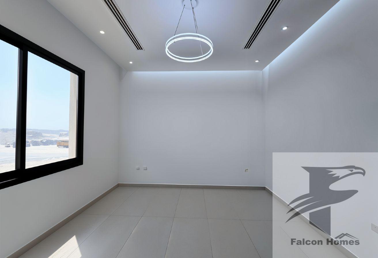 Brand New 4BR Villa with private Garden photo 10