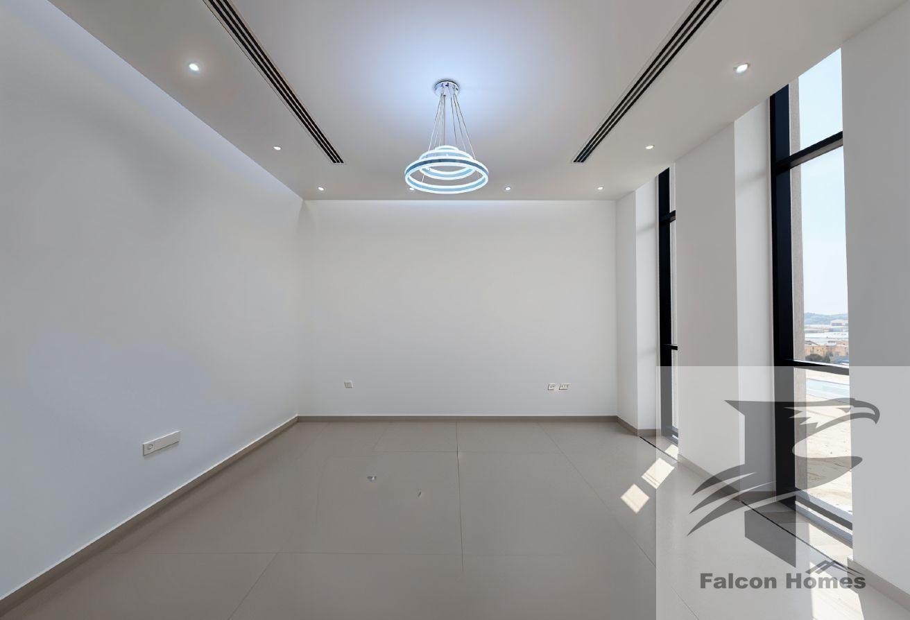 Brand New 4BR Villa with private Garden photo 11