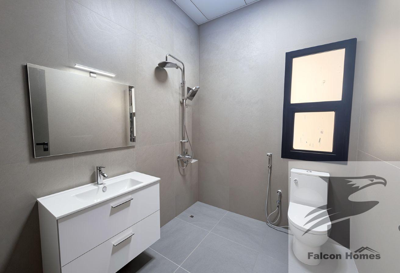 Brand New 4BR Villa with private Garden photo 12