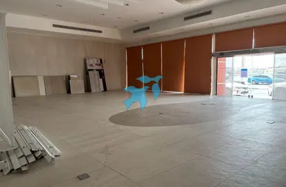 Retail - Studio - 1 Bathroom for rent in Deira - Dubai
