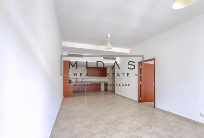 Spacious | Well Maintained | Family Community photo 3