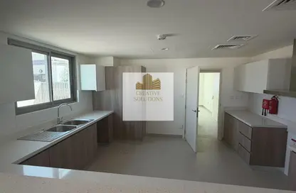 Apartment - 3 Bedrooms - 3 Bathrooms for rent in The Gardens Buildings - The Gardens - Dubai