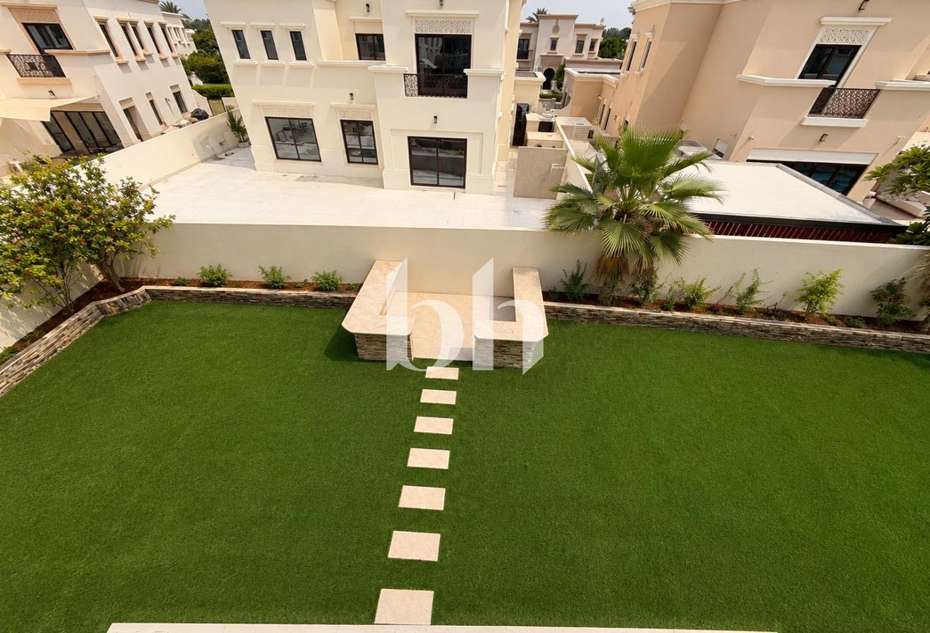 Large Plot | Close to Pool And Park | Rare Villa photo 4